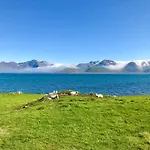 Midnight Sun Paradise Lofoten * Bostad