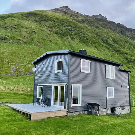 Midnight Sun Paradise Lofoten Feriehus *